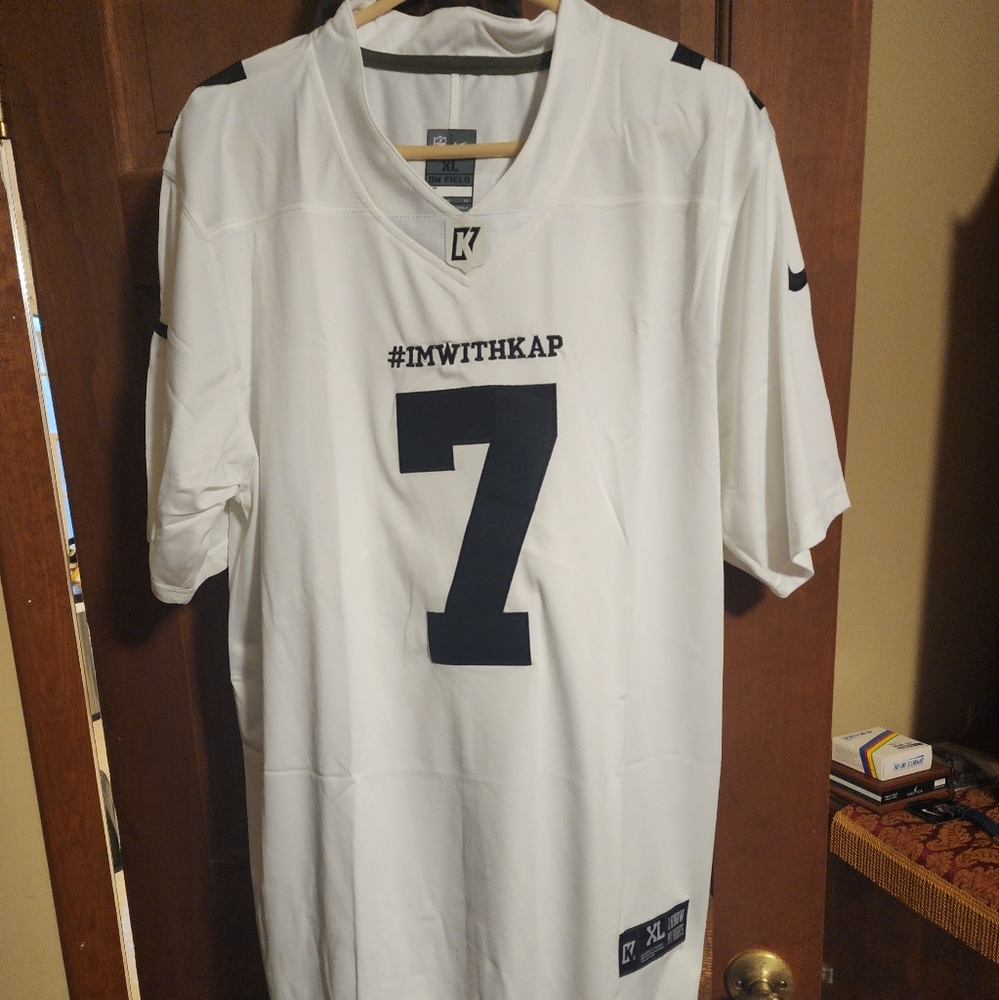 Kaepernek #7 jersey.